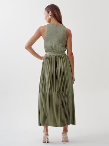 Chancery Φόρεμα σε πράσινο: πίσω