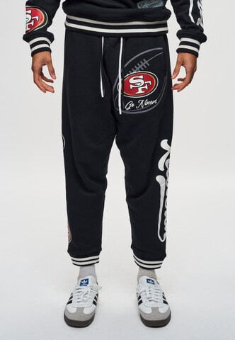 Recovered Regular Sportbroek 'NFL 49ERS Go Niner' in Zwart: voorkant