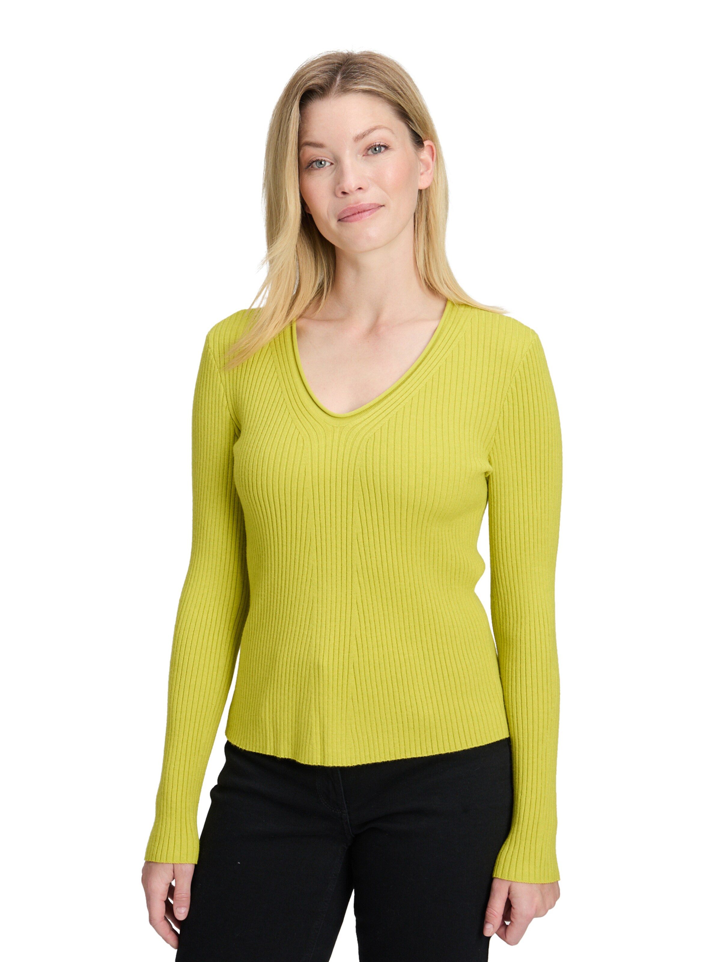 Betty Barclay Sweater in Green: front