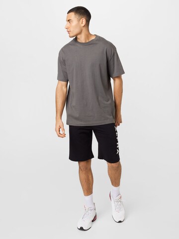 ALPHA INDUSTRIES Regular Shorts in Schwarz