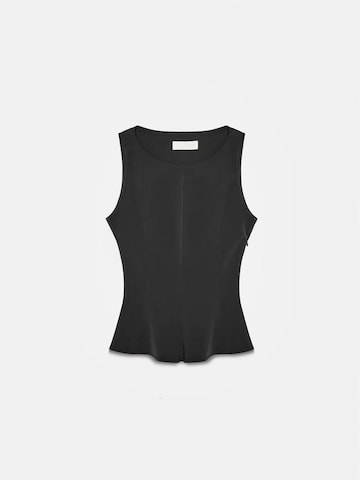 Dilvin Top in Black: front