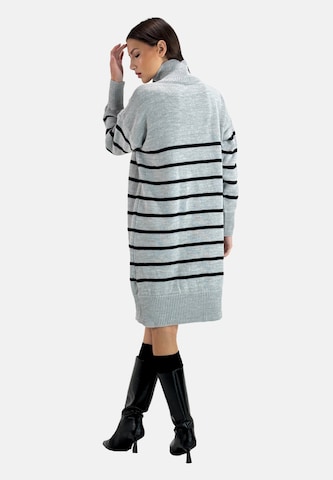 Abito in maglia di Elara in grigio