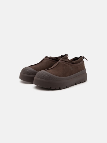 UGG Classic Flats 'Tasman' in Brown
