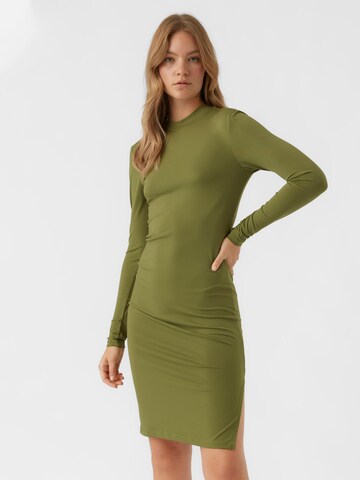 Rochie 'ANNA' de la Aware pe verde: față