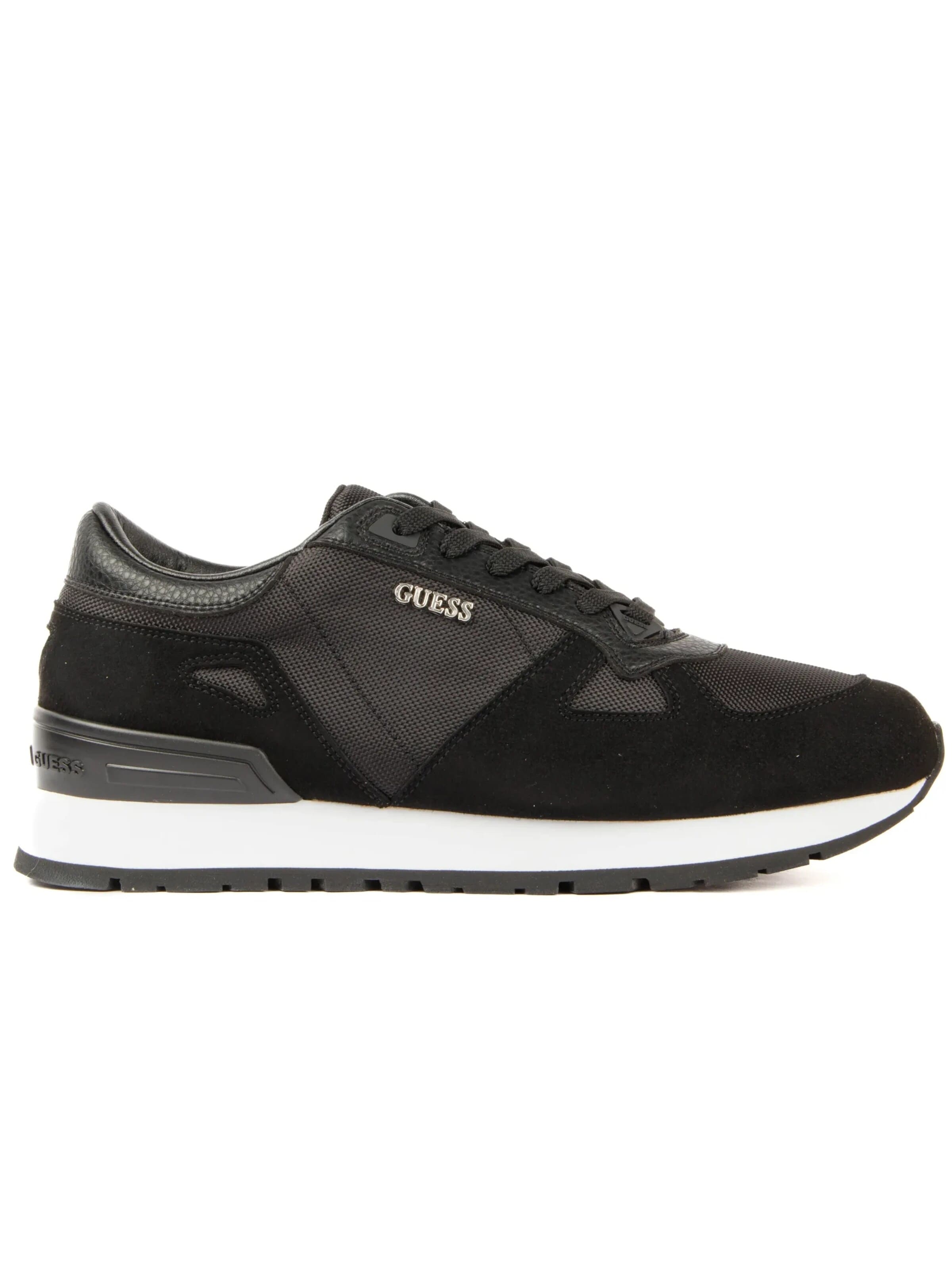 GUESS - Zapatos con cordón 'Tresa' en negro: frente