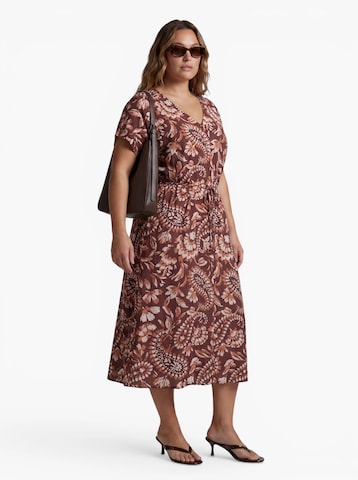 Abito estivo 'VMCNELLIE CARLA' di Vero Moda Curve in rosso