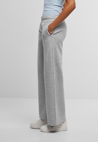 Karl Kani Regular Pants in Grey