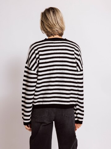 Zhrill Sweater 'ZHTANSY' in Black