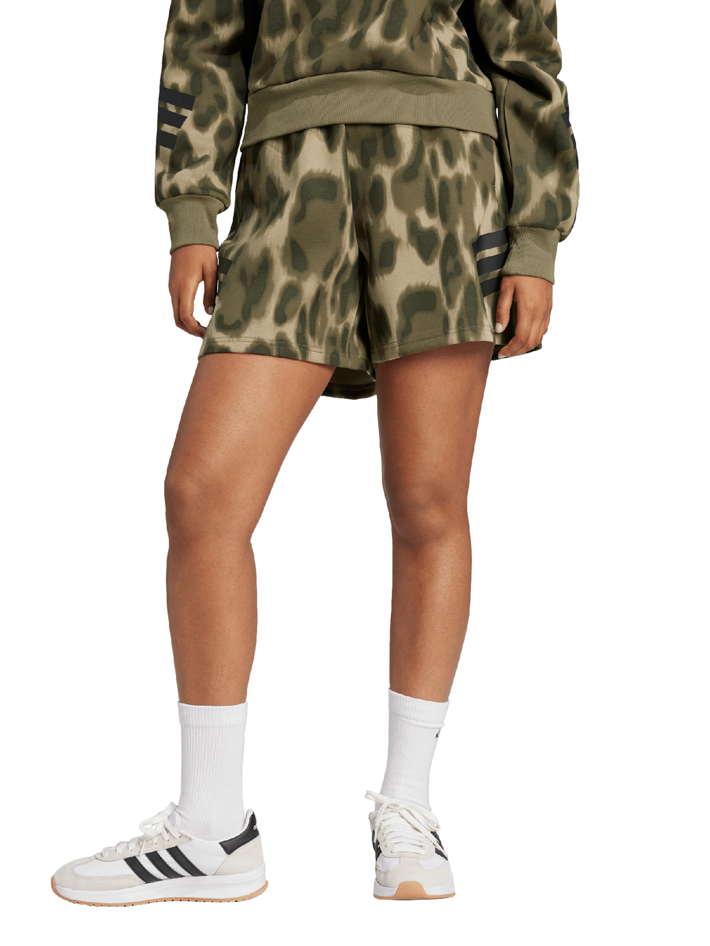 ADIDAS SPORTSWEAR Ohlapna forma Športne hlače 'Future Icons' | rjava barva: sprednja stran