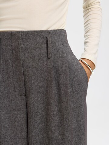 Wide Leg Pantalon à pince SELECTED en noir