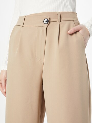 Loosefit Pantaloni con pieghe 'Grace' di Hailys in beige