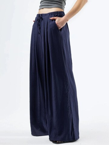 Busem Wide Leg Hose in Blau: Vorderseite