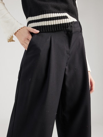 Monki Loose fit Pleat-Front Pants in Black