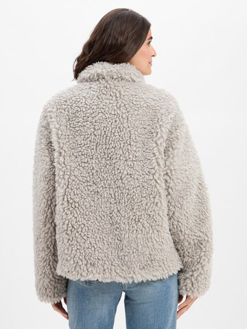 Amber & June Jacke in Grau