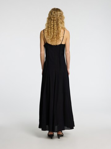 Robe de soirée SELECTED FEMME en noir