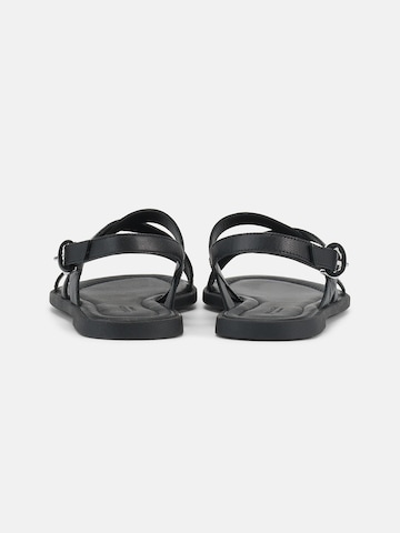 juoda VAGABOND SHOEMAKERS Sandalai 'Zaida'