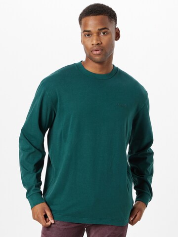 T-Shirt 'Levi's® Red Tab™ Long Sleeve Tee' LEVI'S ® en vert : devant