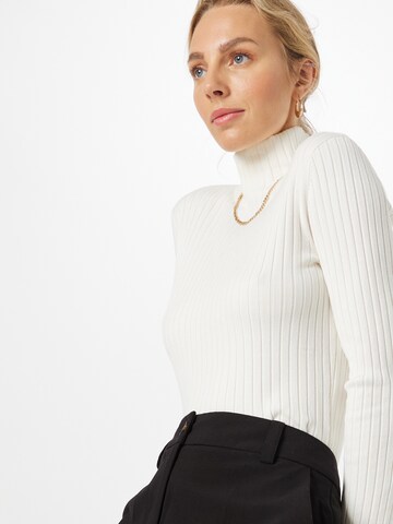 Pull-over ESPRIT en blanc