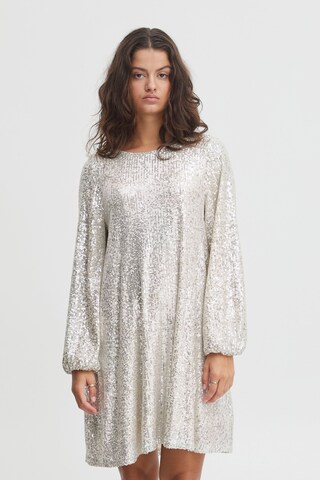 ICHI - Vestidos camiseiros 'Fauci' em bege: frente