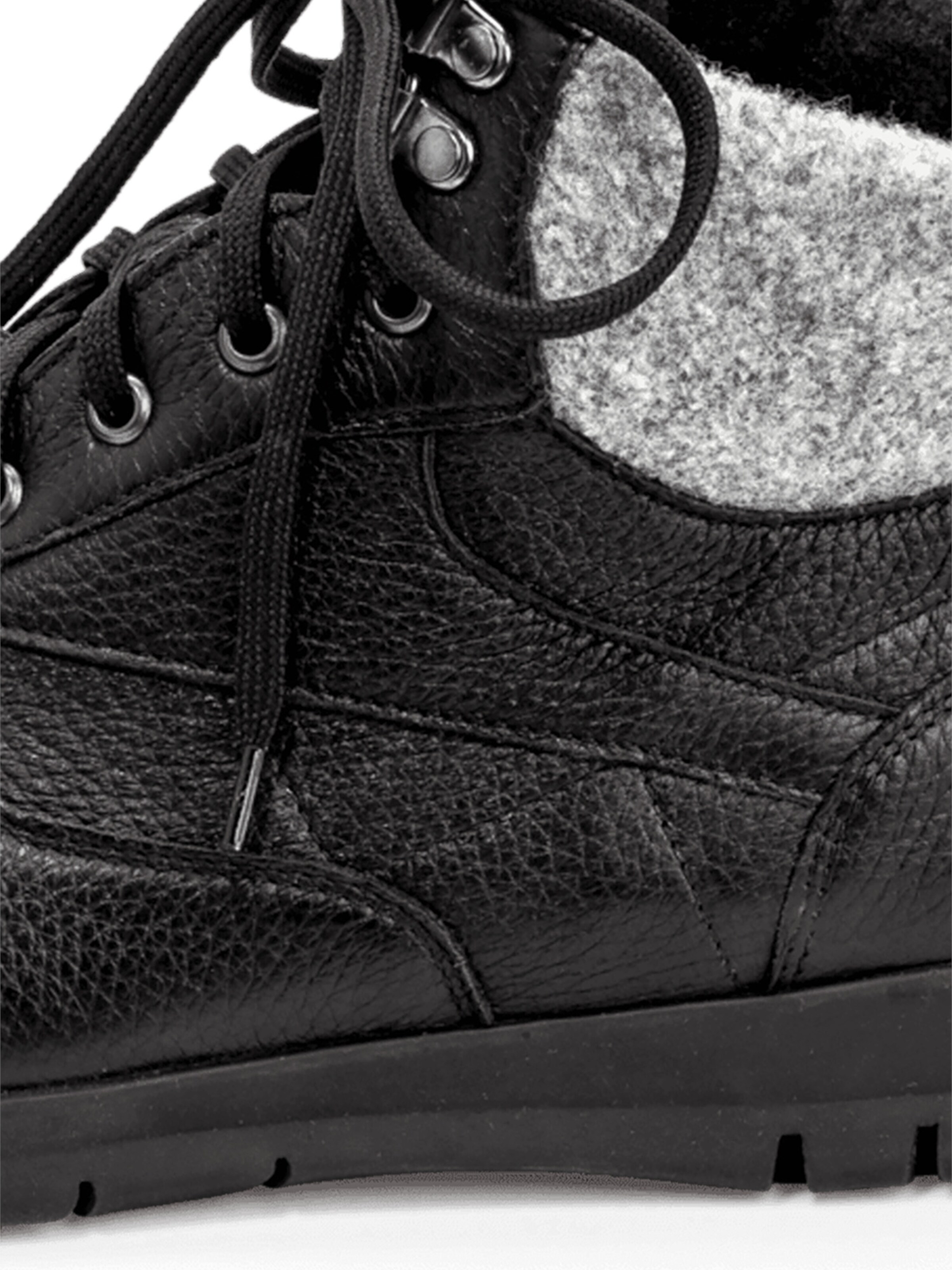 VITAFORM Lace-up boots in Black