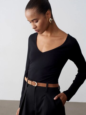Dilvin Blouse in Black