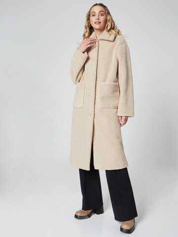 Manteau mi-saison 'Floria' florence by mills exclusive for ABOUT YOU en beige : devant