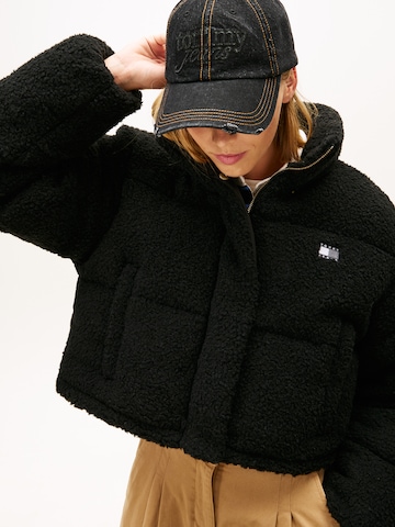 Tommy Jeans Prehodna jakna | črna barva