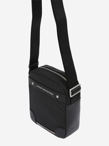 TOMMY HILFIGER - Bolso de hombro en negro: frente