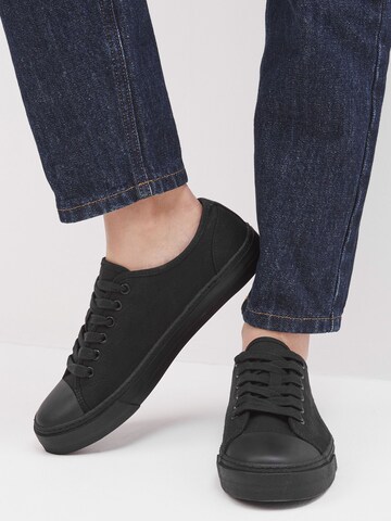 Next - Zapatillas deportivas bajas 'Forever Comfort®' en negro