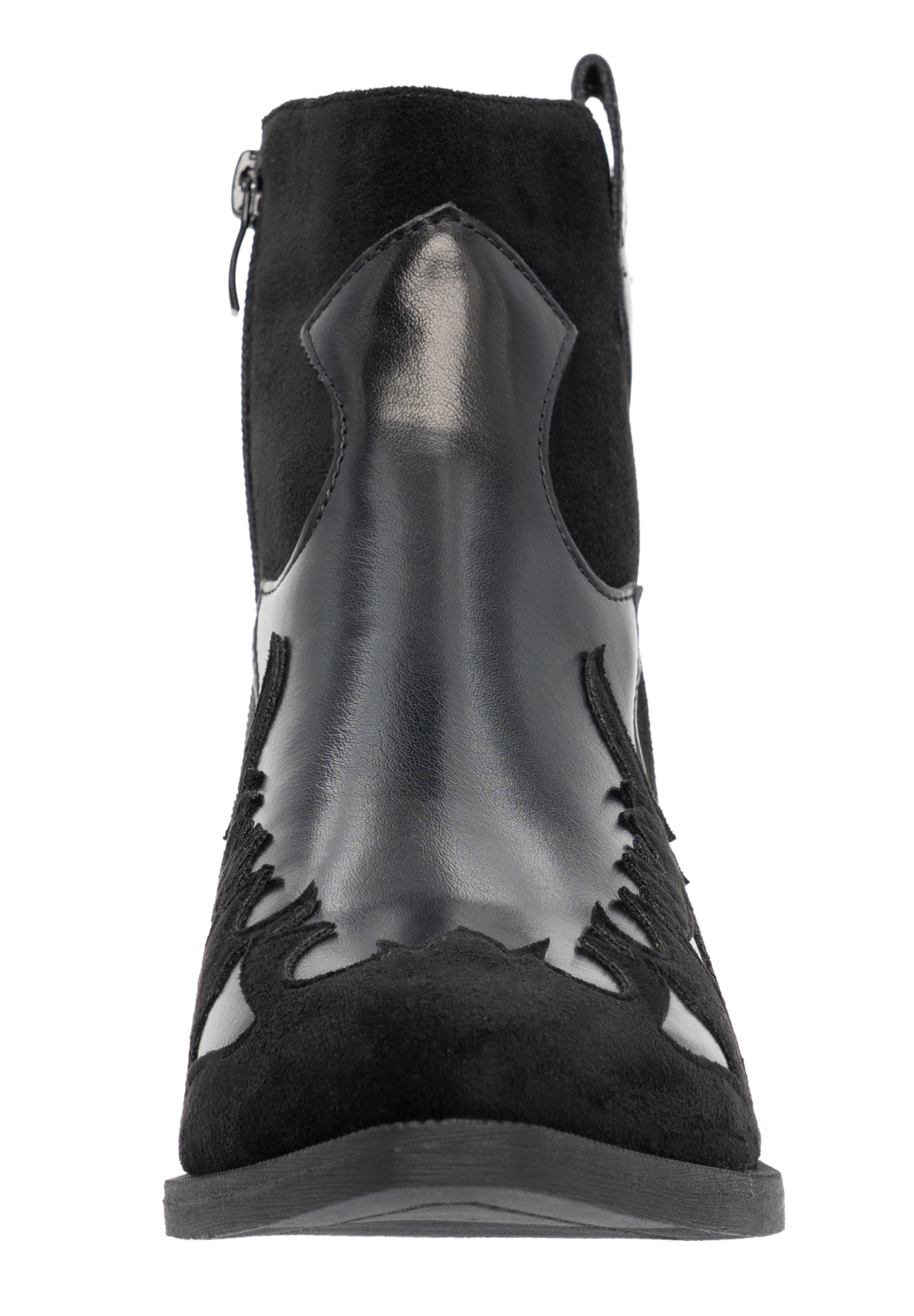 Salinyang Booties in Black