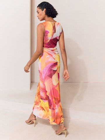 Robe Lipsy en rose