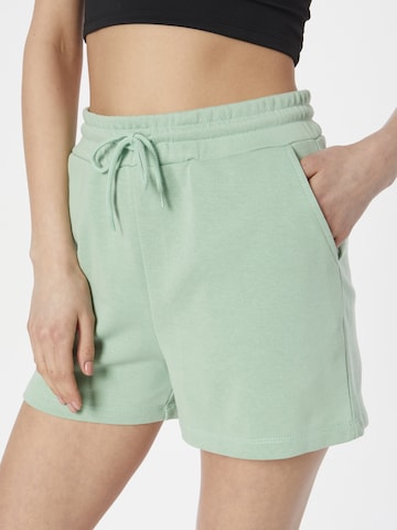 Regular Pantalon 'CHILLI' PIECES en vert
