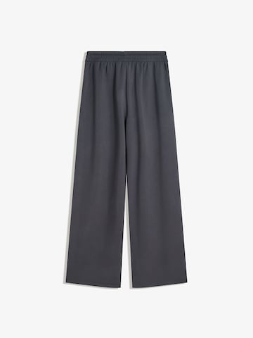 Wide leg Pantaloni di Bershka in grigio