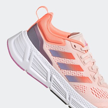 ADIDAS SPORTSWEAR Trampki niskie 'Questar' w kolorze pomarańczowy