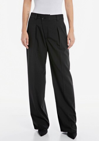REPLAY Loose fit Pleat-Front Pants in Black: front