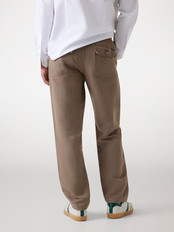 GUESS Loose fit Pants in Brown