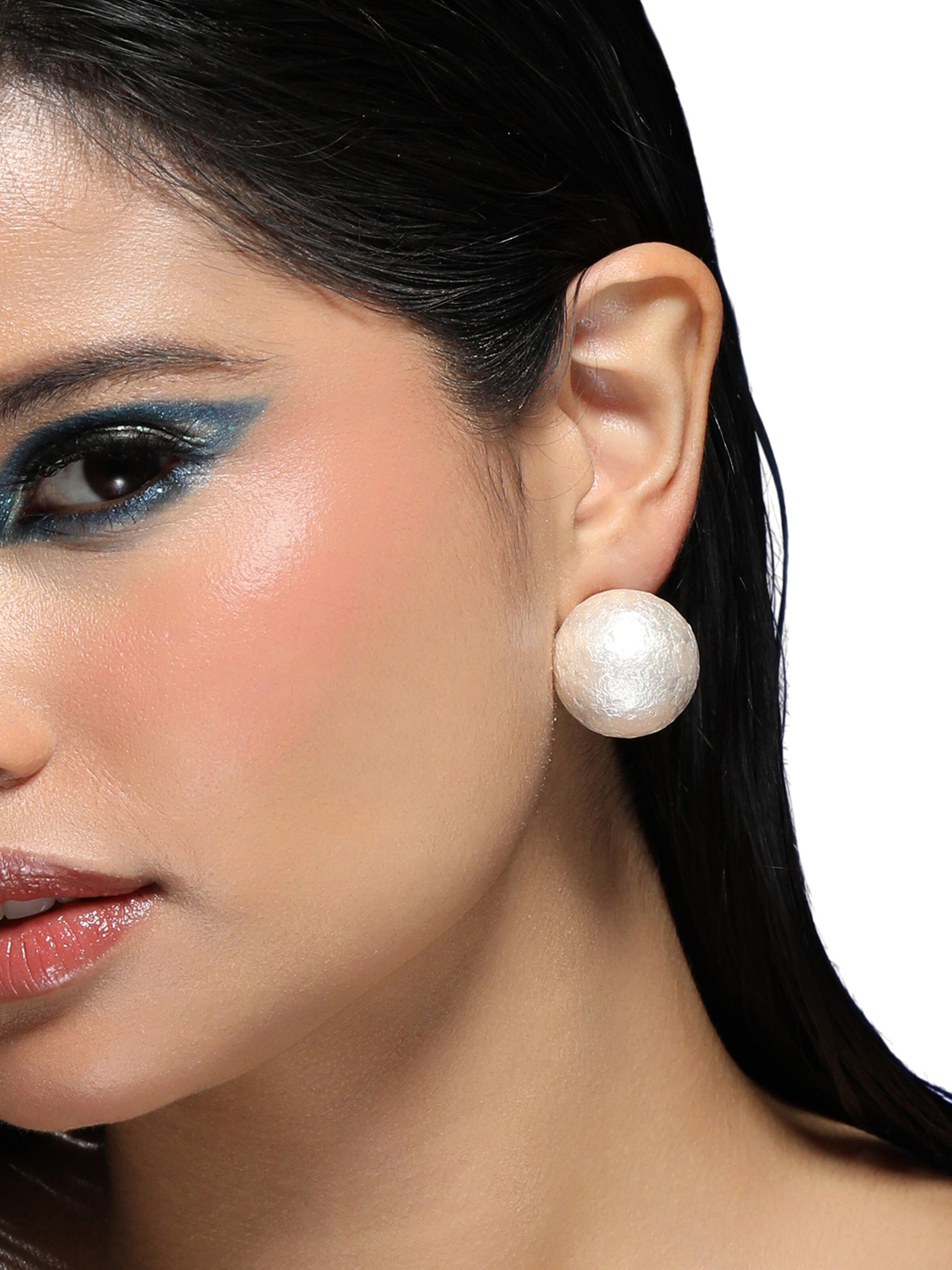 SOHI Náušnice 'Ryann' - Biela