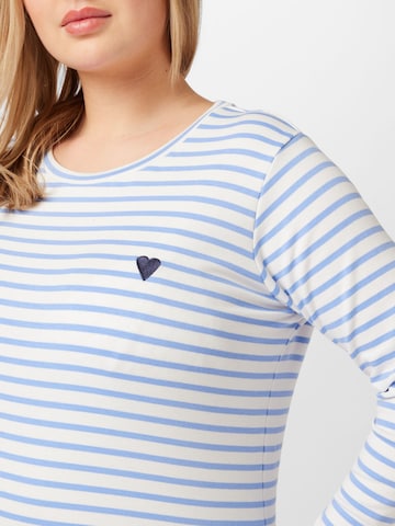 Tricou 'Lia' de la KAFFE CURVE pe albastru