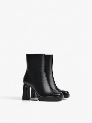 Bershka Nízké kozačky – černá