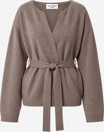 noar studios Strickjacke in Braun: Vorderseite