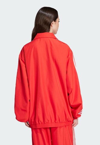 sarkans ADIDAS ORIGINALS Starpsezonu jaka 'Adilenium Season 3'