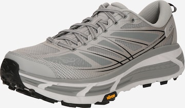 Sneaker bassa 'MAFATE SPEED 2' di HOKA in grigio: frontale