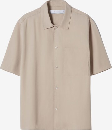 Chemise Bershka en beige : devant