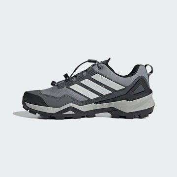 Chaussure basse 'Skychaser' ADIDAS TERREX en gris