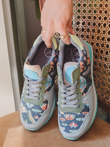 inkkas Sneaker low 'Flutterby - Vegan Premium Sneaker | Nachhaltig & Handgefertigt' in Mischfarben