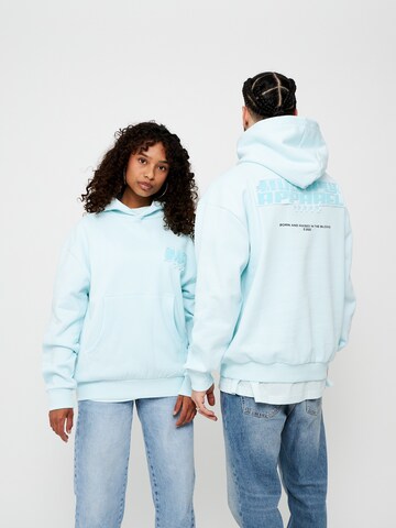 Sweat-shirt Multiply Apparel en bleu