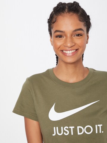 Nike Sportswear Shirt in Grün