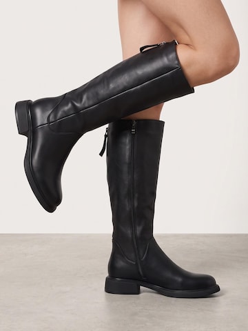 VENEZIA Boots in Black
