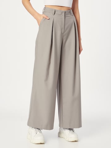 Wide leg Pantaloni con pieghe 'Indy' di WEEKDAY in grigio: frontale