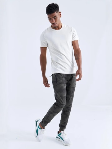 Skinny Pantaloni sportivi di Tommy Life in grigio